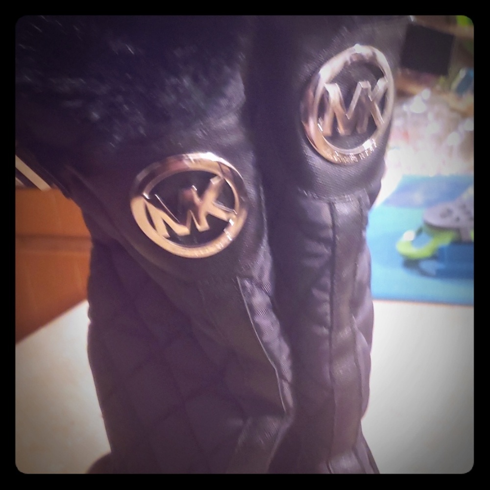 Micheal Kors women's winter boots